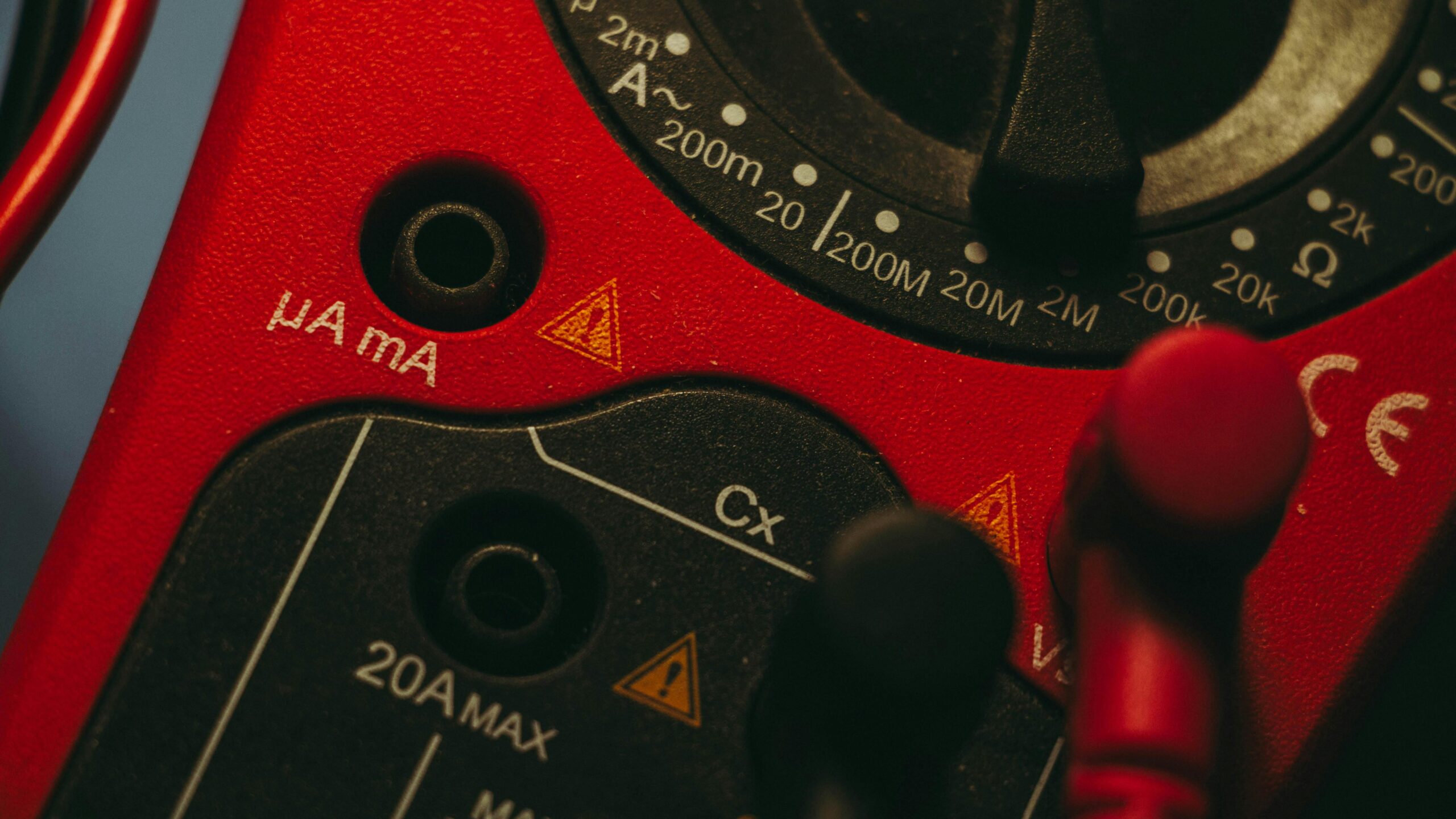 Understanding the Difference Between Peak Amps and Cranking Amps